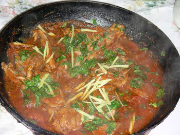 Mutton Mushroom Sukka - http://upload.wikimedia.org/wikipedia/commons/2/2b/Balti_gosht.jpg - ayes